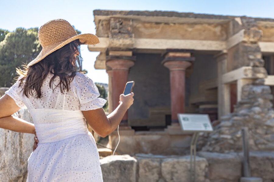 Crete: Palace of Knossos E-Ticket and Audio Guide - The Queen’s Megaron and the blue dolphins