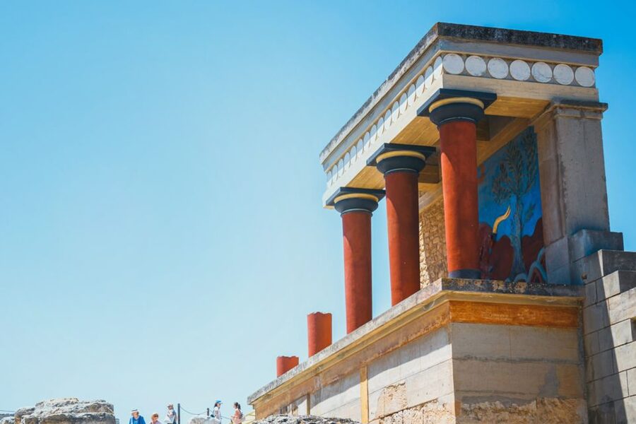 Crete: Palace of Knossos E-Ticket and Audio Guide - Arriving at Knossos and saving time