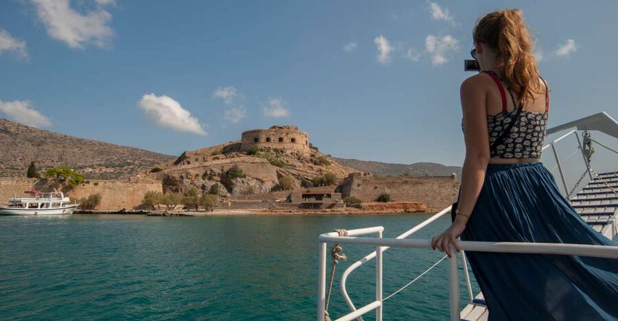 Crete: Spinalonga, Agios Nikolaos and Elounda with BBQ Lunch - An hour around Lake Voulismeni