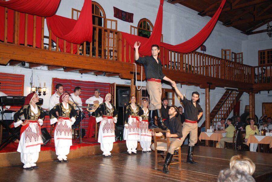 Crete: Traditional Dance Show and Buffet Dinner with Wine - What dinner is really like