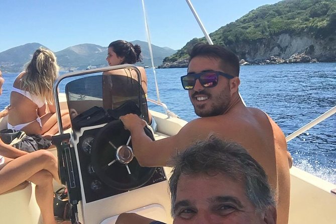Cruise to turtle's island and caves with a glass bottom boat - The glass-bottom boat question