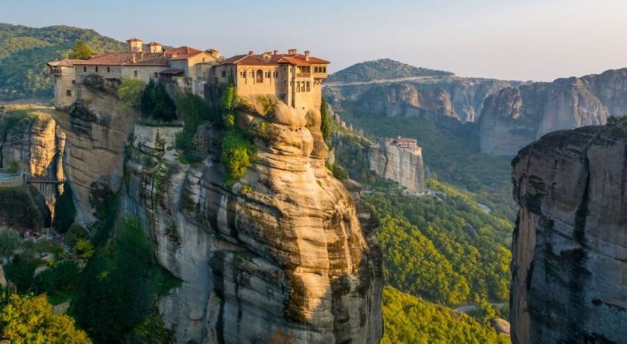 Delphi and Meteora: 2-Day Bus Tour from Athens - Delphi and the Temple of Apollo