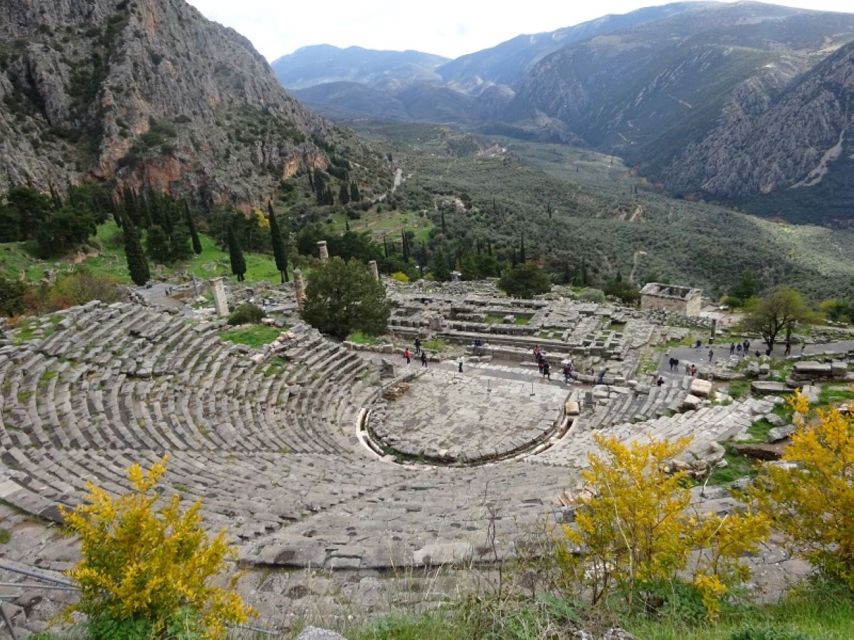 Delphi and Meteora: 2-Day Bus Tour from Athens - Thermopylae and the Leonidas monument