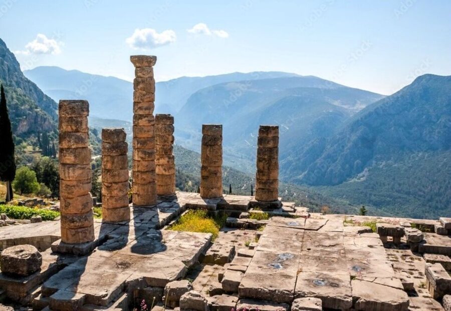 Delphi: Audiovisual self-guided tour with 3D models - The Pythian Games and Delphi beyond religion