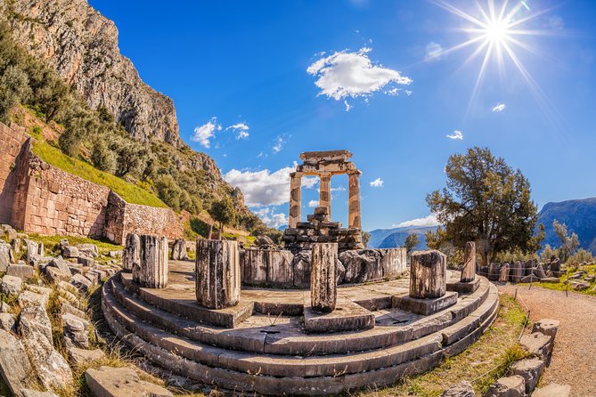 Delphi Day tour for groups from Athens - Arachova for lunch, coffee, and crafts