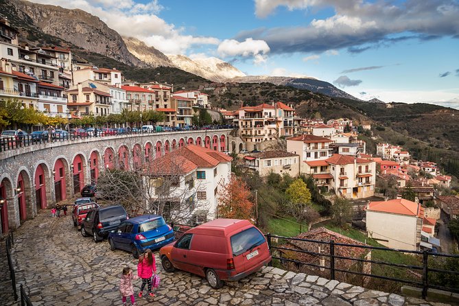 Delphi English Day Trip from Athens with Official Guide - Lunch in Delphi: convenience over choice