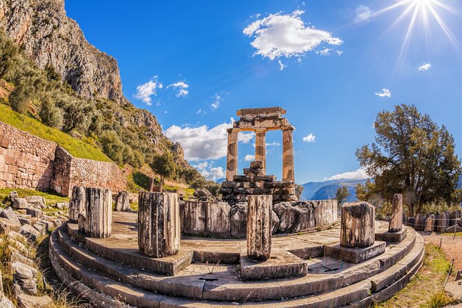 Delphi full day V.R audio guided tour with entry ticket - The 7:45 a.m. start and the ride north