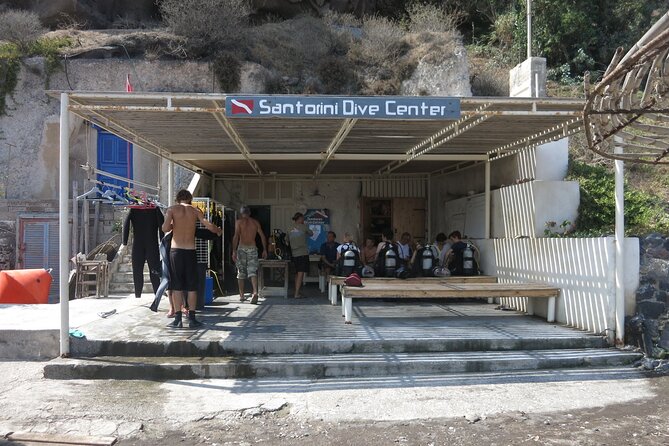 Discover Scuba Diving in the Caldera of the Volcano in Santorini - Why the small group matters