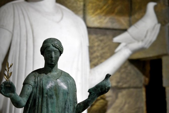 Discover your talent in sculpture, in a country where golden section was born. - The Assassin’s Creed connection adds a fun surprise