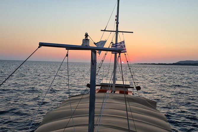 Dreamy Cruise sunset tour with dinner and unlimited wine! - An evening departure from Argostoli at 6:30 pm