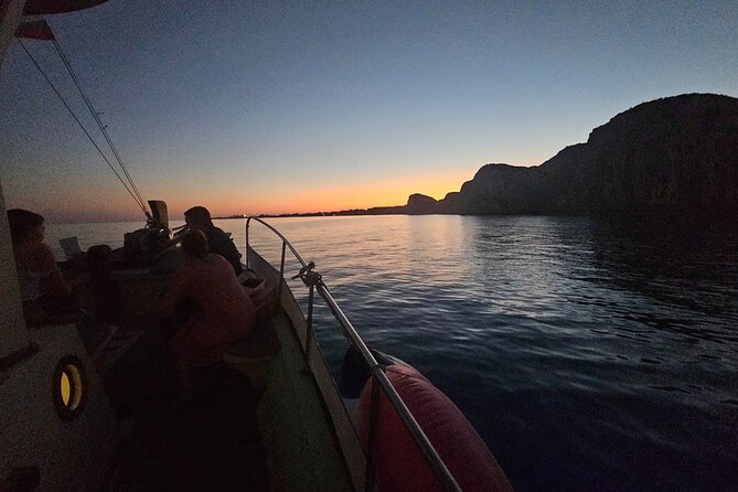 Dreamy Cruise sunset tour with dinner and unlimited wine! - Accessibility and practical participation