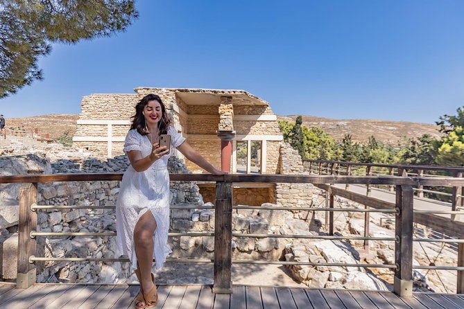 E-Ticket & Audio Tour for Knossos Palace: Unlock Minoan Majesty - The Throne Room and the Queen-or-Priestess Question