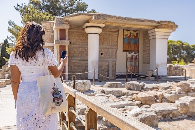 E-Ticket & Audio Tour for Knossos Palace: Unlock Minoan Majesty - Queues, Crowds, and the Best Time to Go