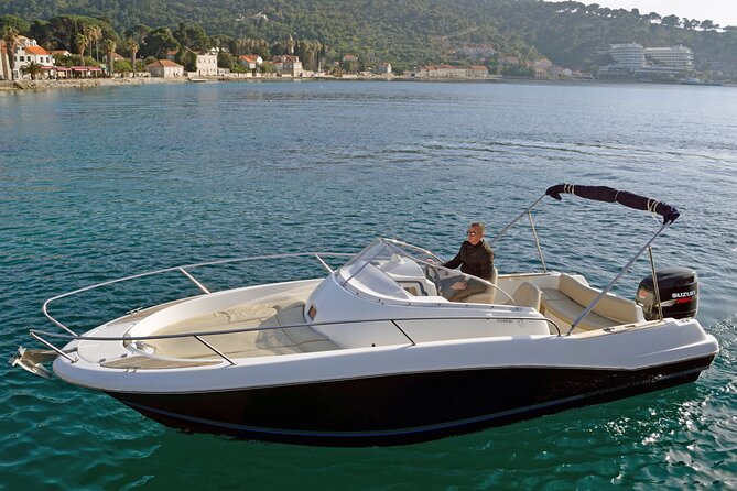 Explore Santorini and its volcanic wonders with Alex Private Boat - Why This Boat Trip Works So Well