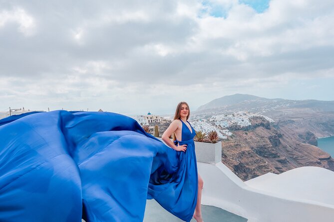 Flying Dress Photoshoot Experience in Santorini with pick up - What the one-hour Santorini session is really like