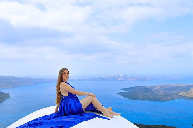 Flying Dress Photoshoot Experience in Santorini with pick up - Who will enjoy this most