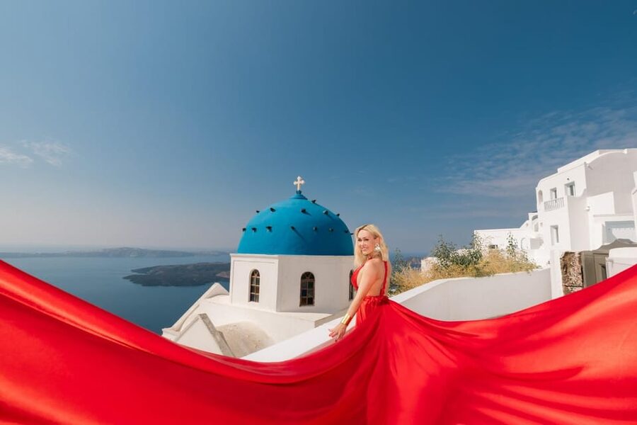 Flying dress Photoshoot in Santorini with Hotel Pickup - Why this Santorini photo session works