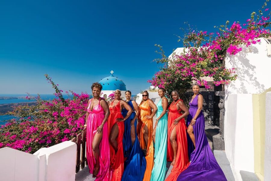 Flying dress Photoshoot in Santorini with Hotel Pickup - How the photographer and assistant guide you