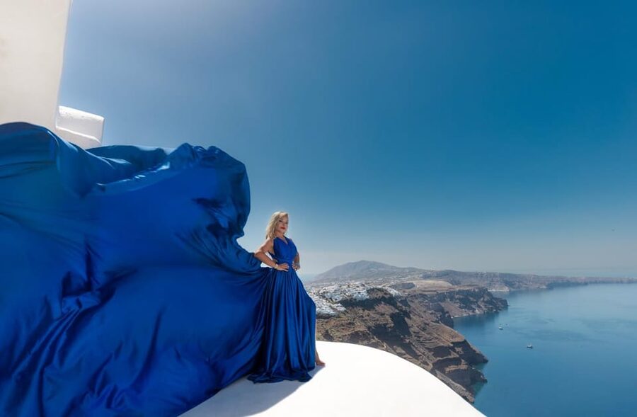 Flying dress Photoshoot in Santorini with Hotel Pickup - What the 1.5-hour duration really means