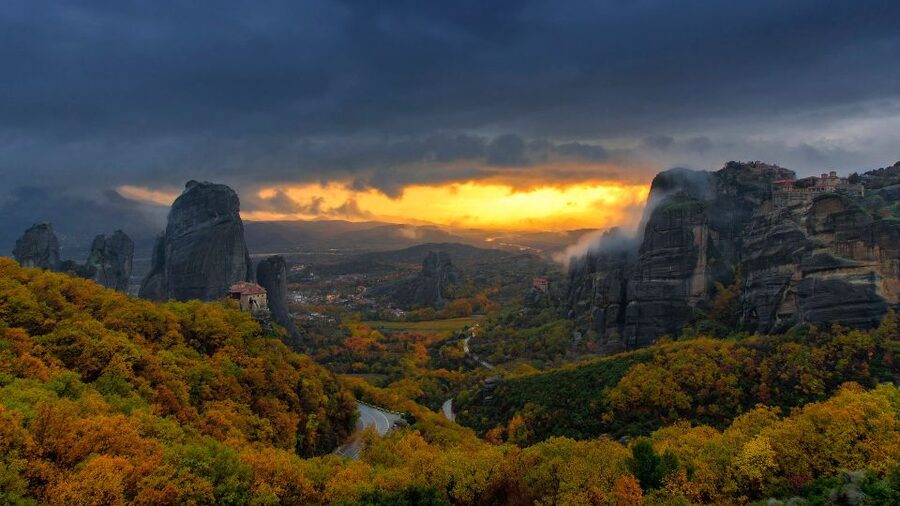 From Athens: 3 Days in Meteora & Delphi with Tours & Hotel - Five details that shape the experience