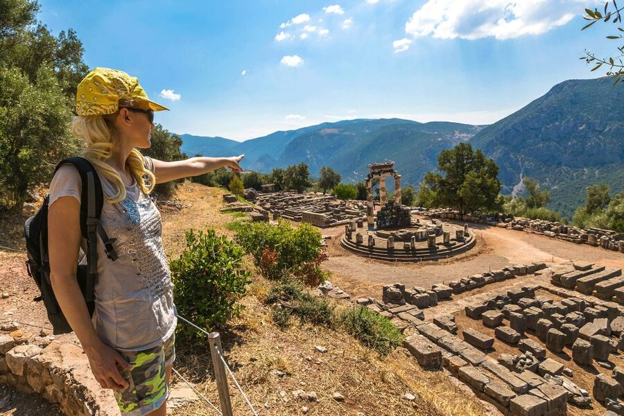 From Athens: 3 Days in Meteora & Delphi with Tours & Hotel - Day 1: The morning bus to Kalambaka