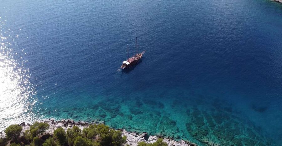 From Athens: Aegina, Agistri and Metopi Day Cruise w/ Lunch - Leaving Athens for the Saronic Gulf