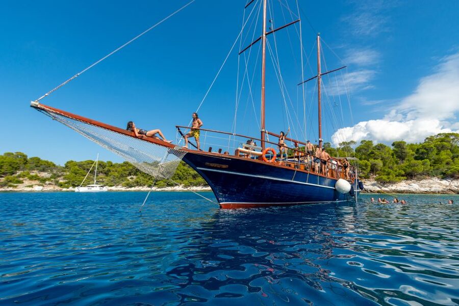 From Athens: Aegina, Agistri and Metopi Day Cruise w/ Lunch - The open-water stop near Metopi