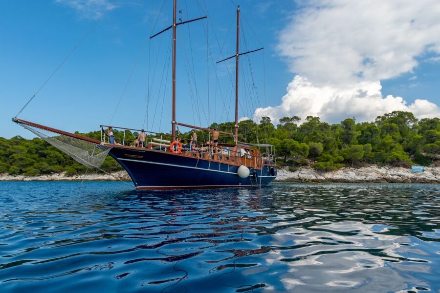 From Athens: Aegina, Agistri and Metopi Day Cruise w/ Lunch - Aegina and its pistachio country charm