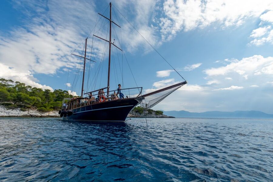 From Athens: Aegina, Agistri and Metopi Day Cruise w/ Lunch - Who will enjoy this day most