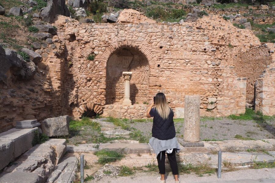 From Athens: Day Tour to Delphi - Arachova: a beautiful but brief photo stop