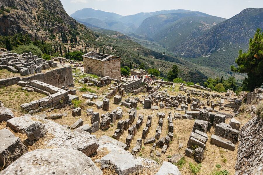 From Athens: Delphi and Meteora 2-Day Guided Tour - Guides, buses, and group comfort