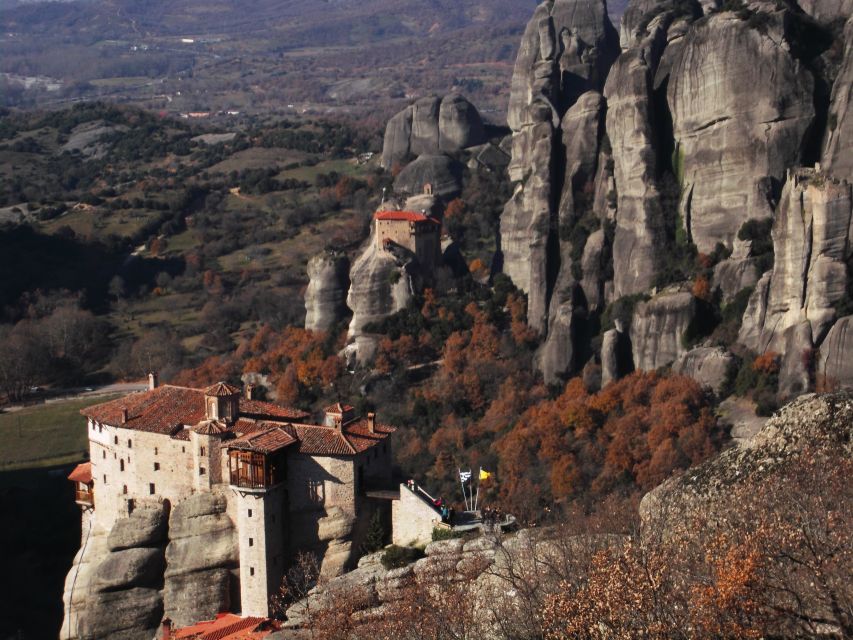 From Athens: Delphi and Meteora 2-Day Tour with Hotel - Guides, group size, and the pace of the day