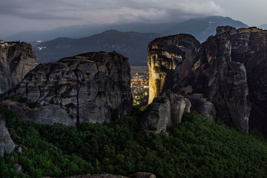 From Athens: Delphi and Meteora 2-Day Tour with Hotel - Delphi and the sanctuary of Apollo