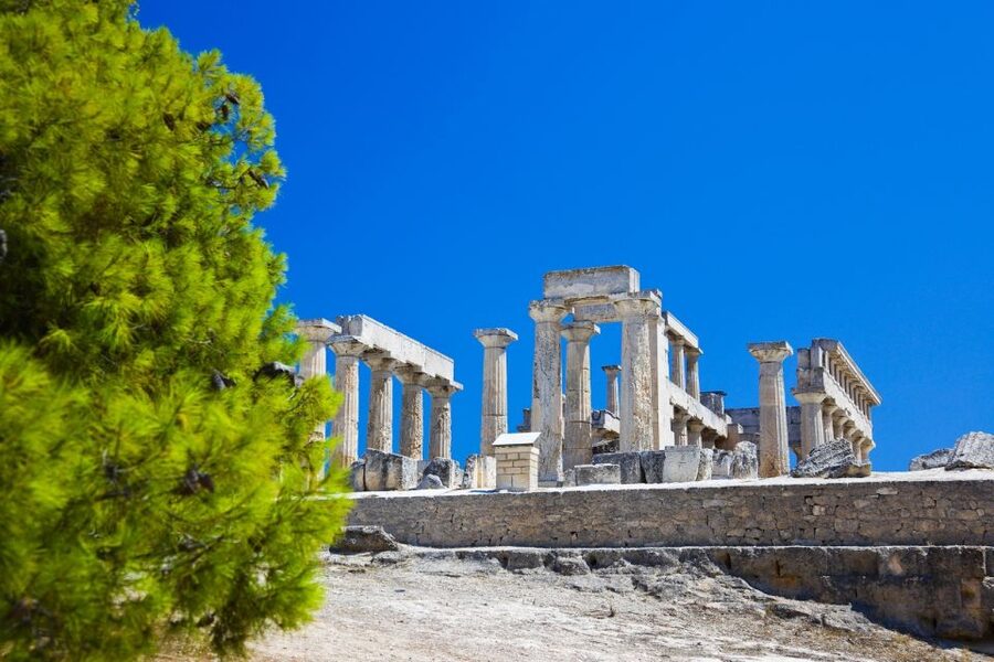 From Athens: Saronic Islands Full-Day Cruise with VIP Seats - Food, drinks, and the onboard rhythm