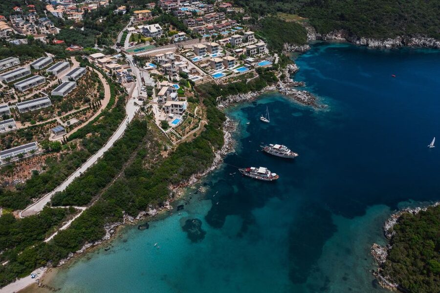 From Benitses/Lefkimmi: Blue Lagoon & Papanikolis Cruise - The boat, languages, and onboard comfort