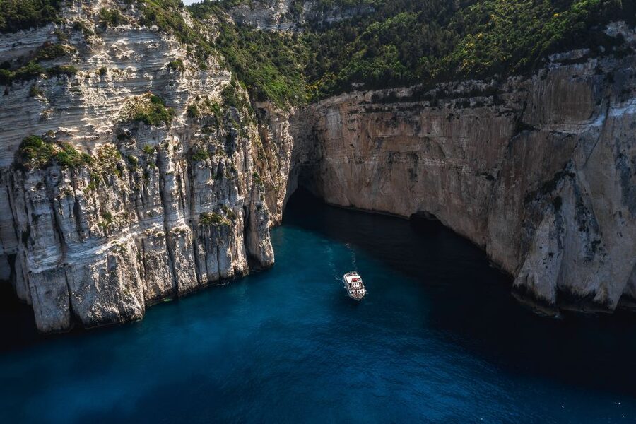 From Benitses/Lefkimmi: Paxos, Antipaxos & Caves Day Cruise - The boat, crew, and onboard comfort