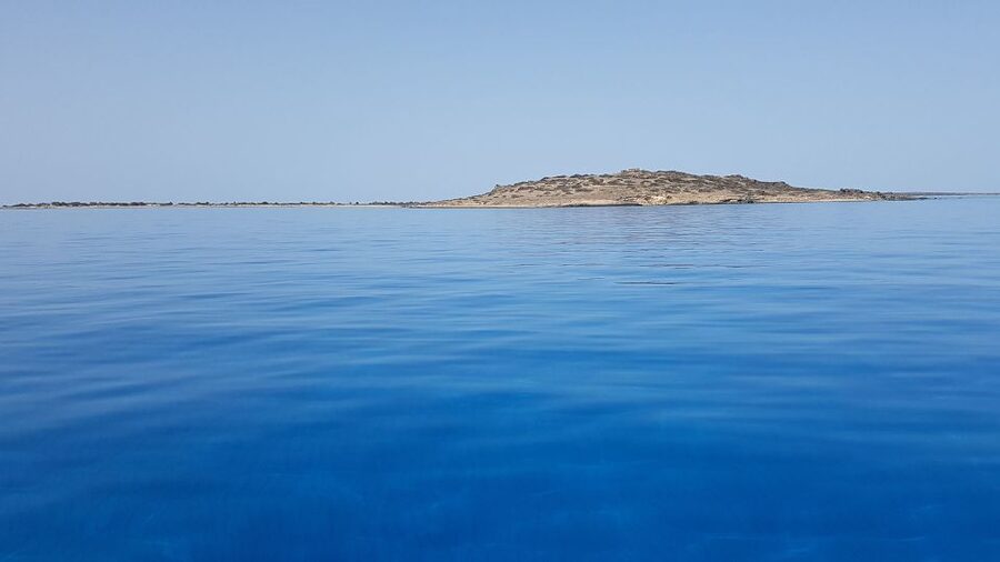 From Chania Area: Day Trip to Elafonisi Island by Bus - Reaching Elafonisi and finding the best part of the shore