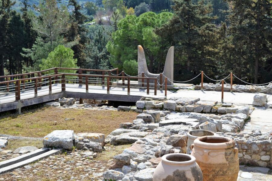 From Chania: Full-Day Heraklion Highlights Guided Tour - Knossos Palace and the story behind the ruins