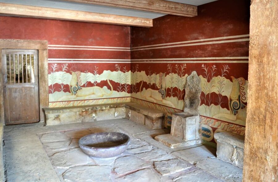 From Chania: Full-Day Heraklion Highlights Guided Tour - Guides, drivers, and the small details that matter
