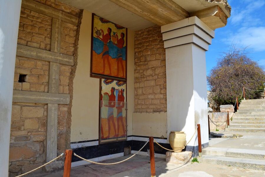 From Chania: Full-Day Heraklion Highlights Guided Tour - Private or shared tour: choose carefully
