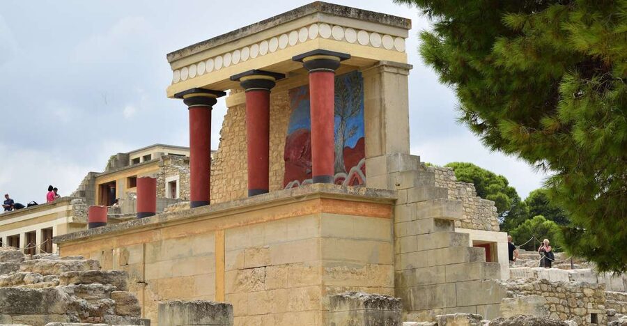 From Chania: Knossos Palace and Heraklion Full-Day Tour - Three hours in Heraklion, with a warning about the clock