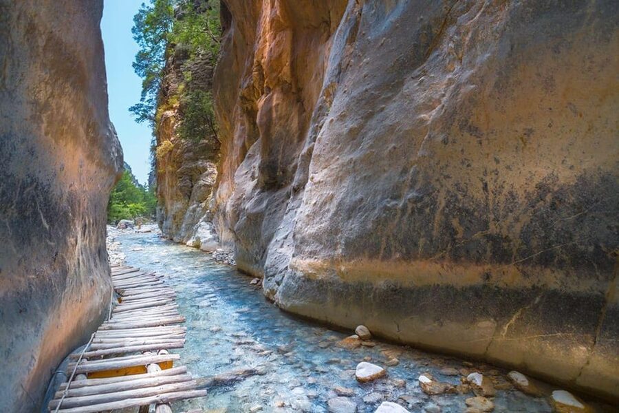 From Chania: Samaria Gorge with Professional Hiking Guide - The rocky route through Samaria National Park