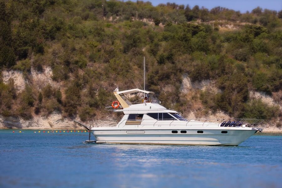 From Corfu: Luxury Yacht Cruise to Paxos and Antipaxos - Who should book this cruise?