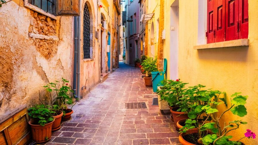 From Heraklion: Chania Town, Kournas Lake, and Rethymno Tour - The bus, guide, and group experience