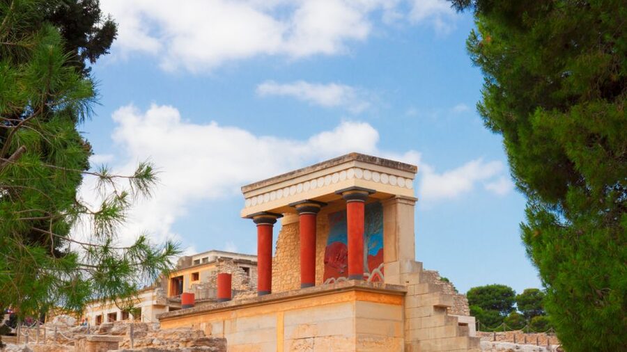 From Heraklion: Historical Center City Tour & Knossos Palace - Transport, pickup, and the real length of the day