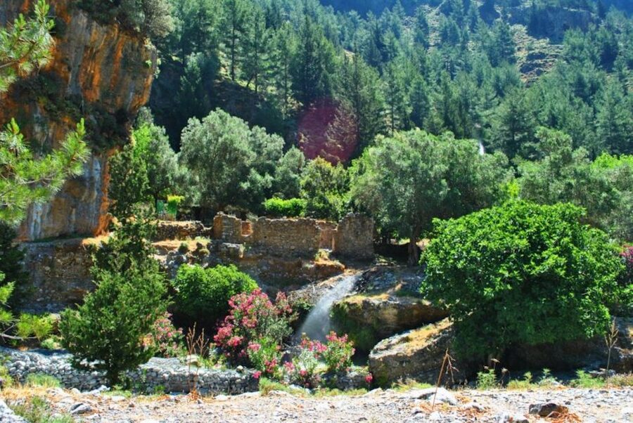 From Heraklion: Samaria Gorge & Agia Roumeli Hiking Day Trip - The early pickup from Heraklion and eastern Crete