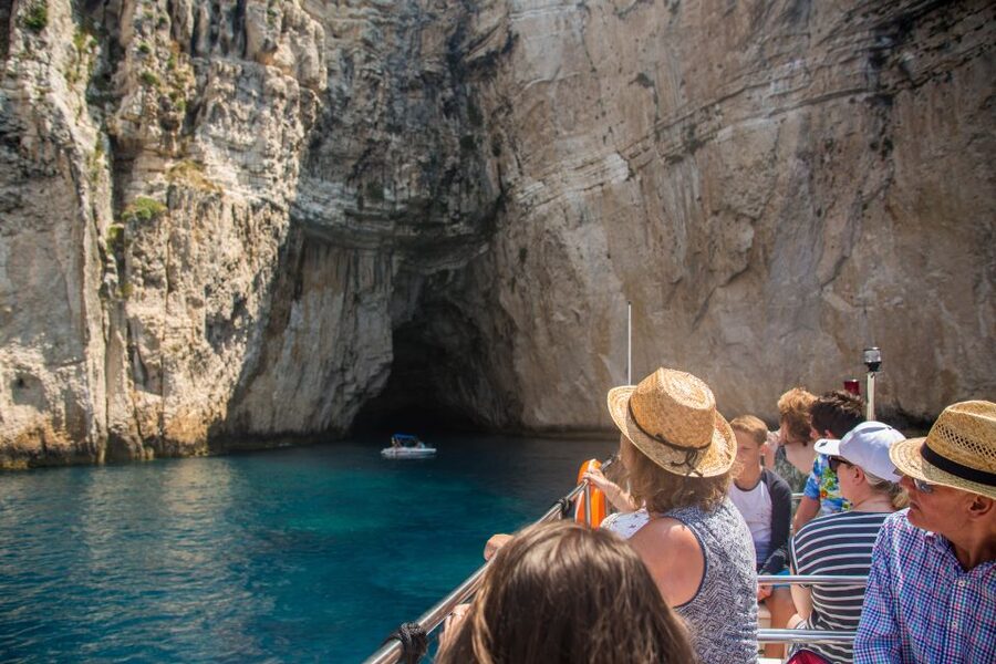 From Lefkimmi: Paxos, Antipaxos & Blue Caves Speedboat Tour - Two hours in Gaios, Paxos
