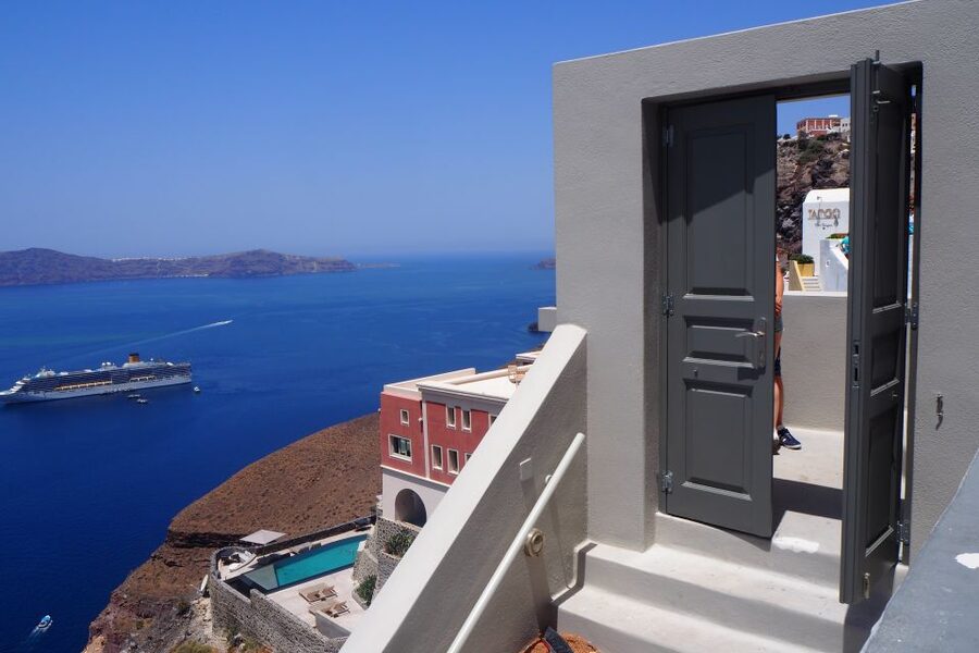 From Paros: Santorini Full-Day Boat Trip - The early pickup and departure from Piso Livadi
