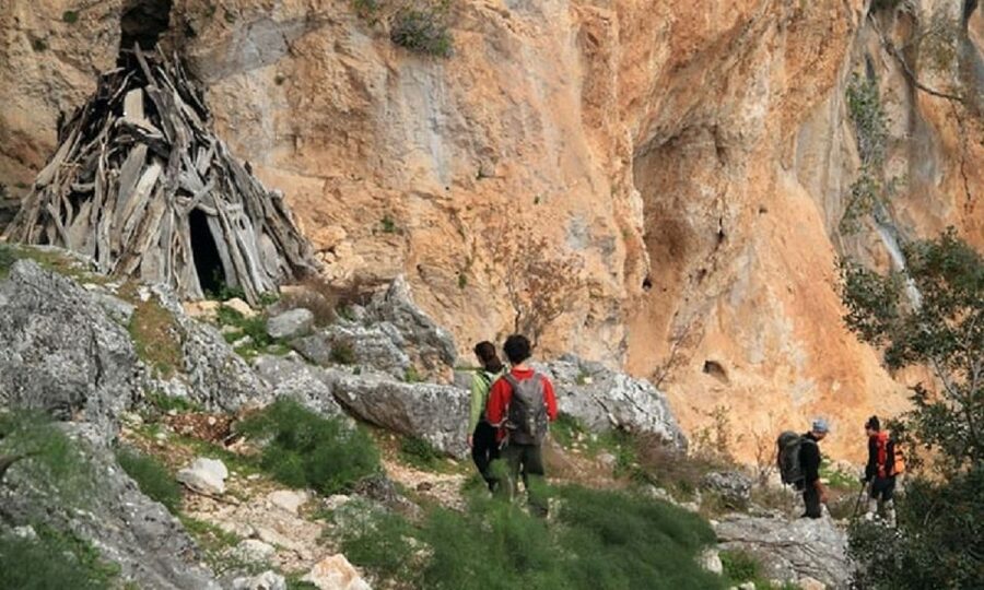 From Rethymno/Chania: Imbros Gorge Hike - Entering Imbros Gorge and following the old mountain route