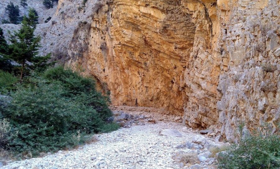From Rethymno/Chania: Imbros Gorge Hike - The rocky descent: easy in theory, uneven underfoot